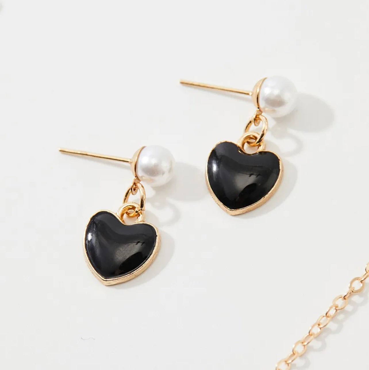 Heart pearl earrings