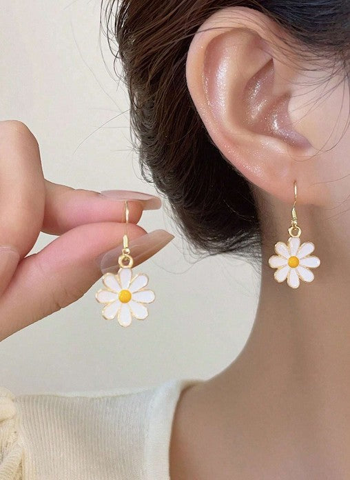 1pair Simple And Fresh Daisy Pendant Earrings For Women